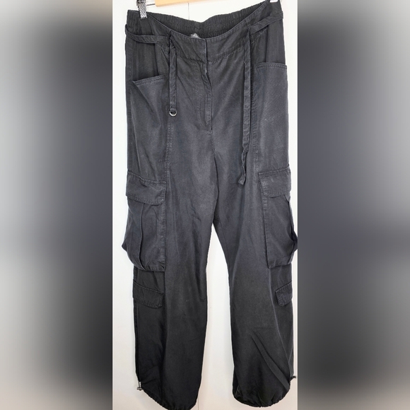 Dynamite Black Lightweight Cargo Pants. Med, High Waist - Picture 1 of 12